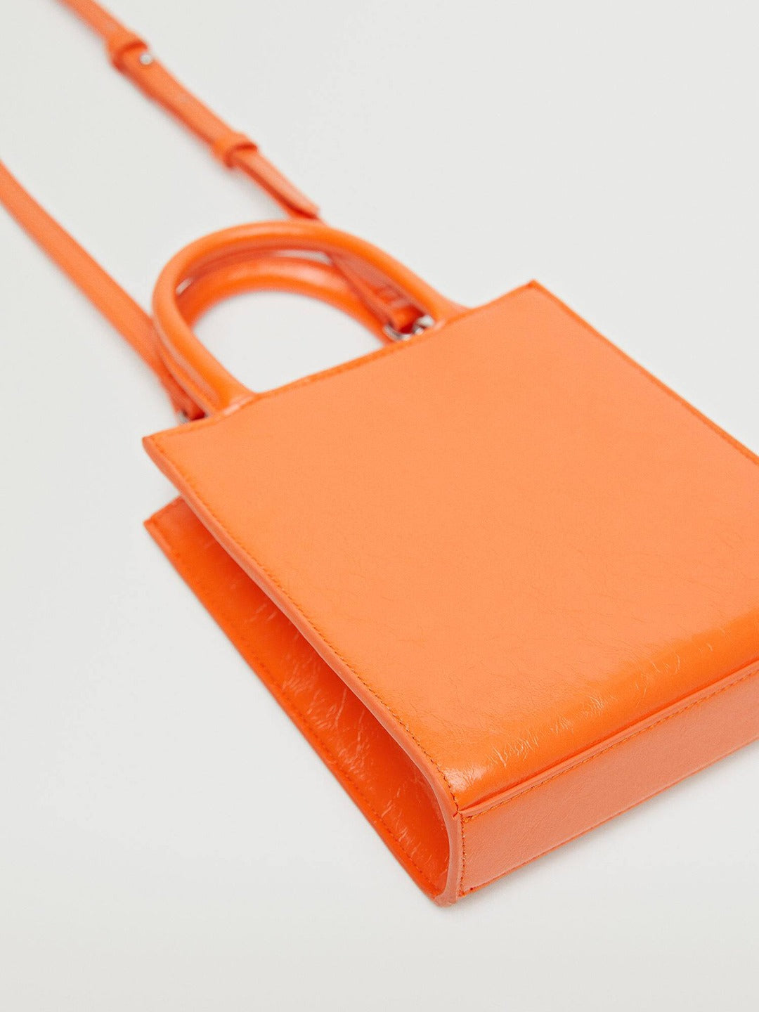 76b0f69b-ad13-42f4-aedf-73079e54de1f1668512666823-MANGO-Orange-Solid-Structured-Handheld-Bag-with-Detachable-S-4 Orange