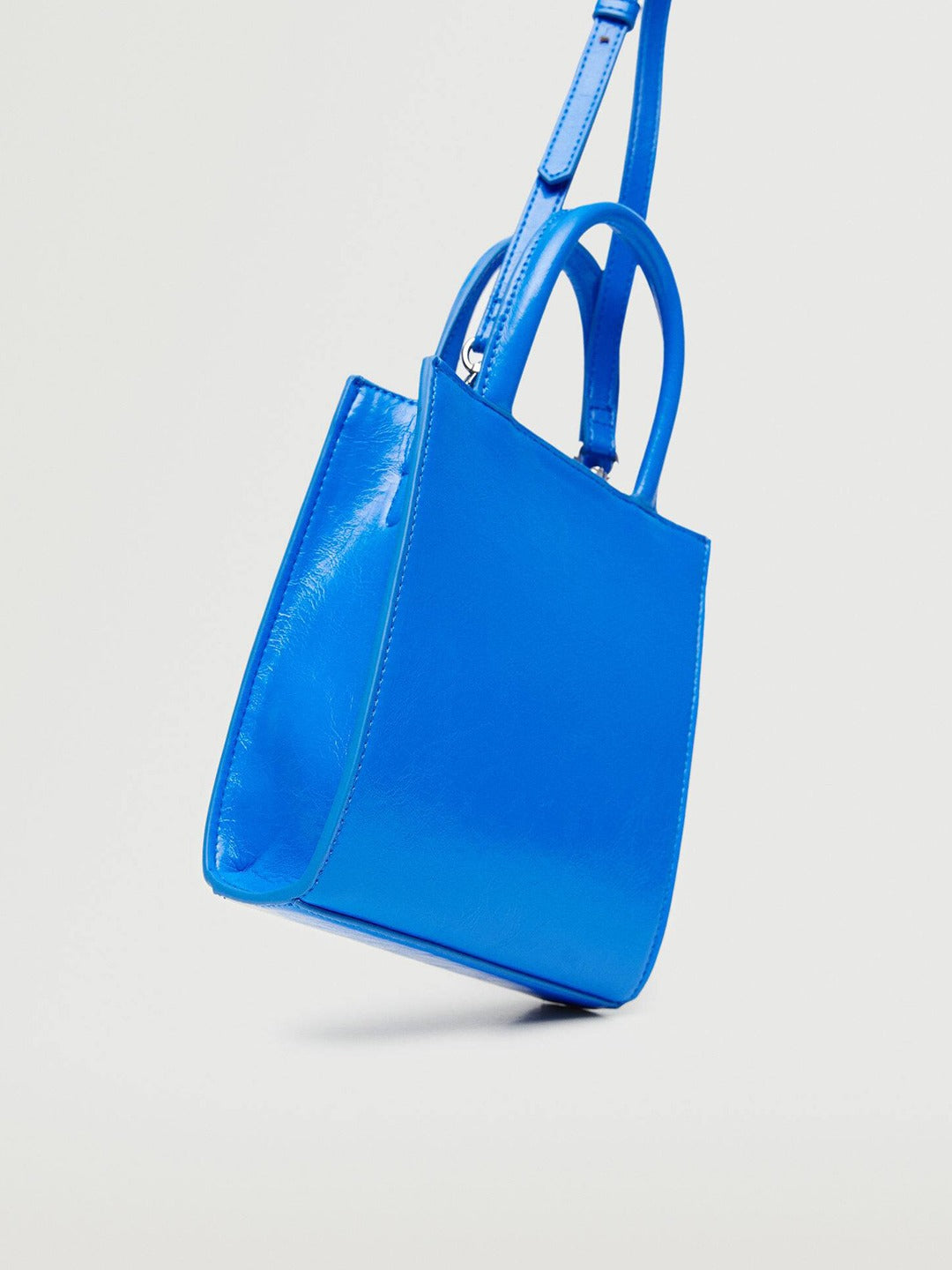 55d5eae9-f288-432f-af66-73fe2c7493ce1651645798626HeelsMANGOWomenFlatsMANGOWomenHandbagsMANGOWomenHandbagsMANG3